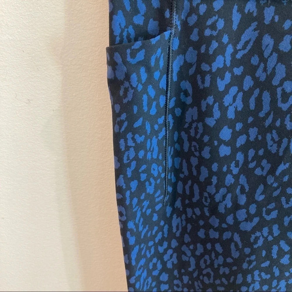 ATHLETA Sz M Salutation Stash Pocket II 7/8 Leopard Print  Tight Leggings - Picture 4 of 13